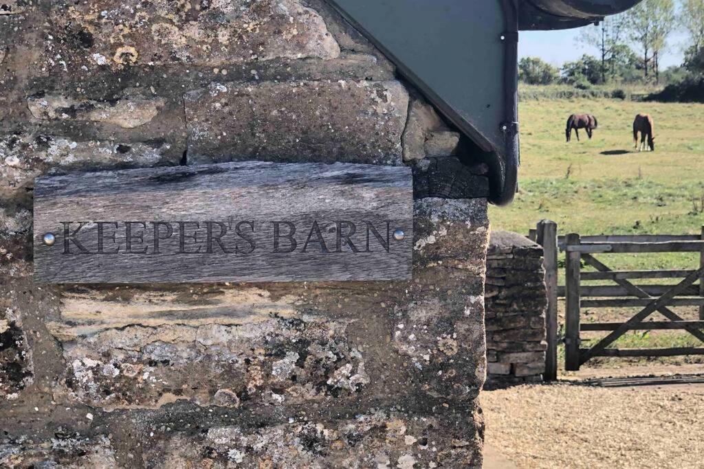 Secluded Romantic Cotswolds Barn - Sleeps 2 To 4 - Near Cirencester - Dog Friendly Kemble Exterior foto