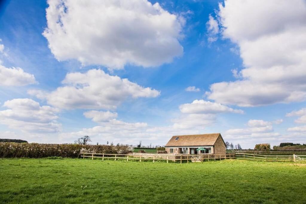 Secluded Romantic Cotswolds Barn - Sleeps 2 To 4 - Near Cirencester - Dog Friendly Kemble Exterior foto