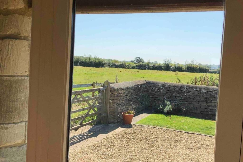 Secluded Romantic Cotswolds Barn - Sleeps 2 To 4 - Near Cirencester - Dog Friendly Kemble Exterior foto