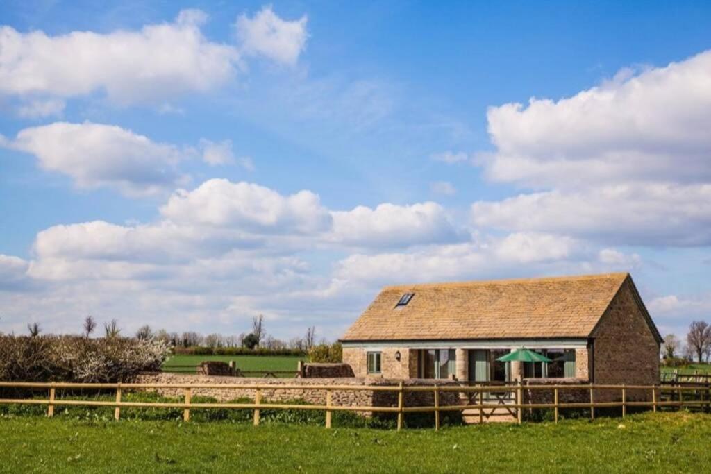 Secluded Romantic Cotswolds Barn - Sleeps 2 To 4 - Near Cirencester - Dog Friendly Kemble Exterior foto