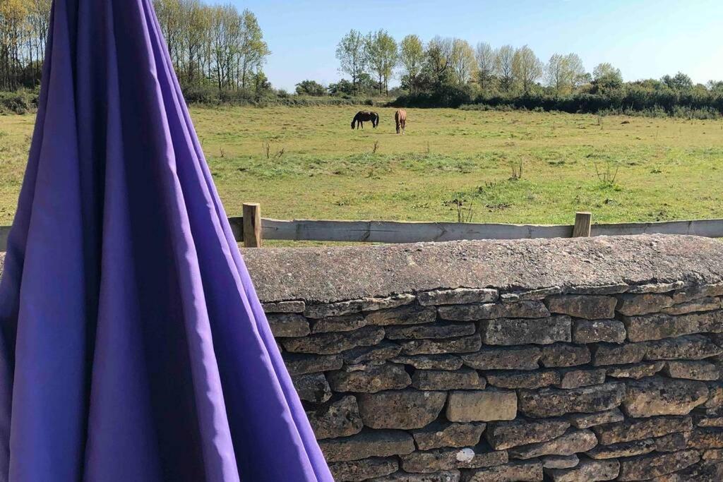 Secluded Romantic Cotswolds Barn - Sleeps 2 To 4 - Near Cirencester - Dog Friendly Kemble Exterior foto