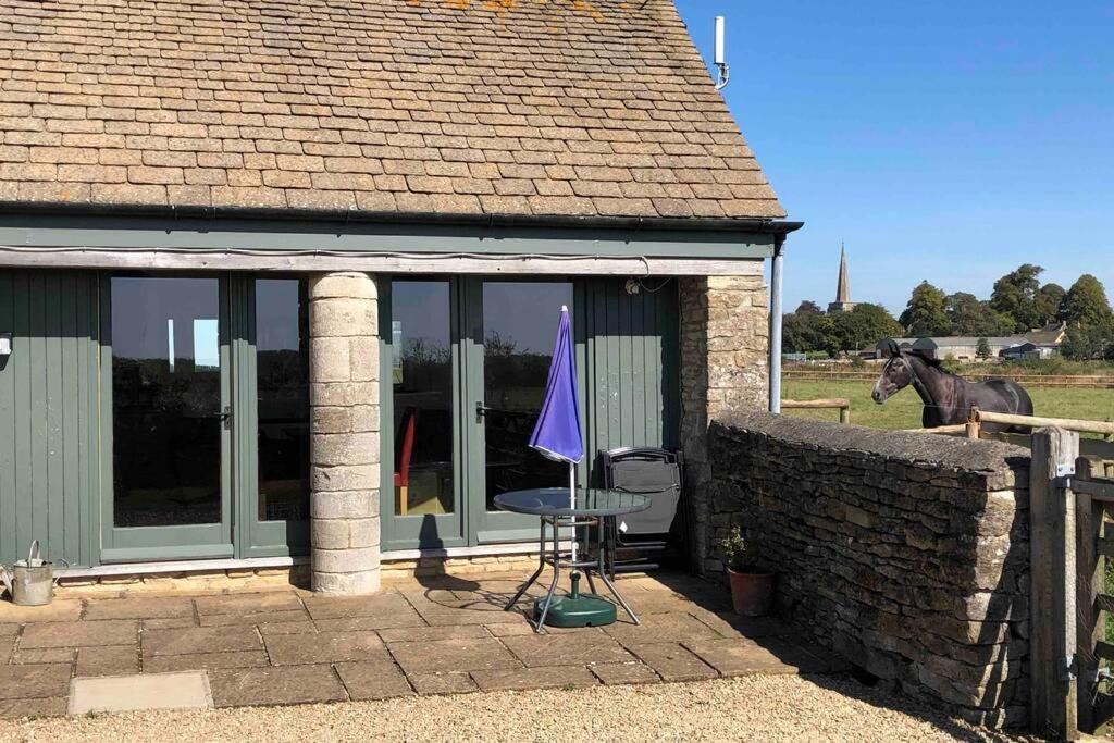 Secluded Romantic Cotswolds Barn - Sleeps 2 To 4 - Near Cirencester - Dog Friendly Kemble Exterior foto