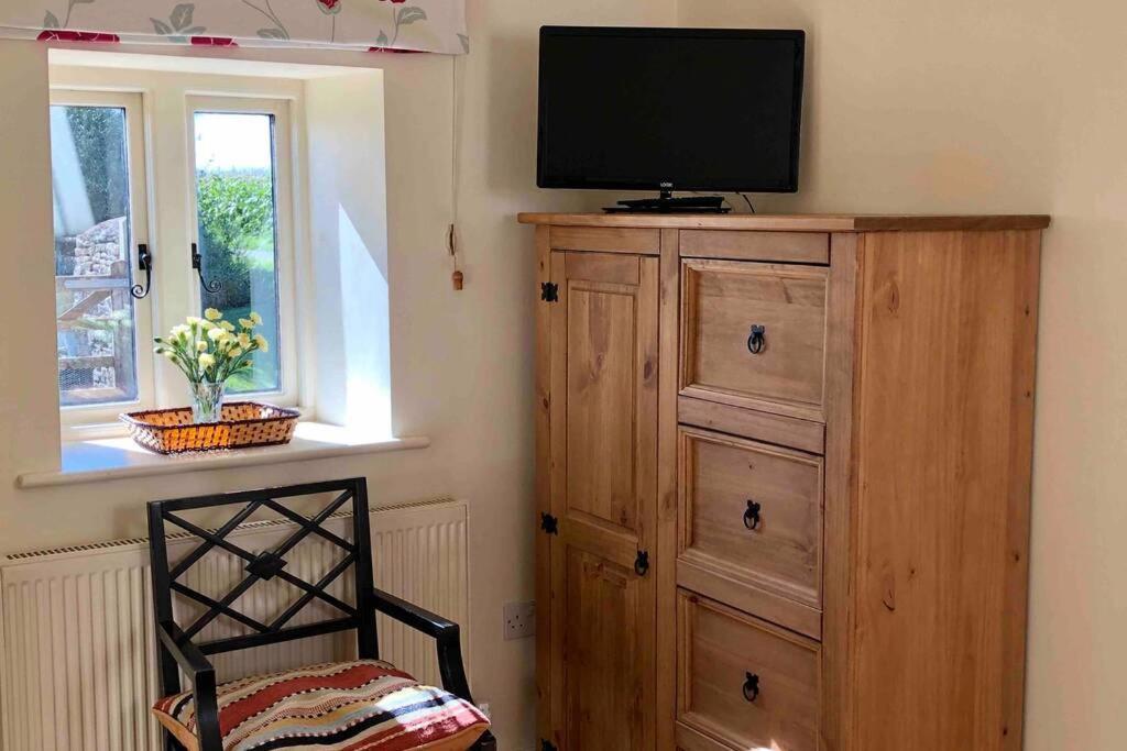 Secluded Romantic Cotswolds Barn - Sleeps 2 To 4 - Near Cirencester - Dog Friendly Kemble Exterior foto