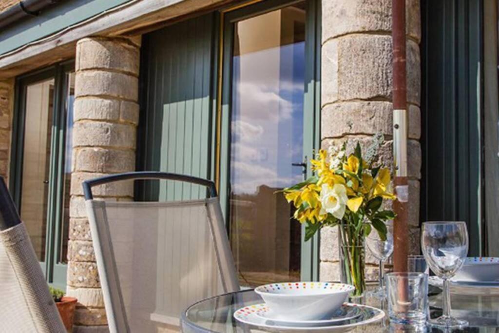 Secluded Romantic Cotswolds Barn - Sleeps 2 To 4 - Near Cirencester - Dog Friendly Kemble Exterior foto