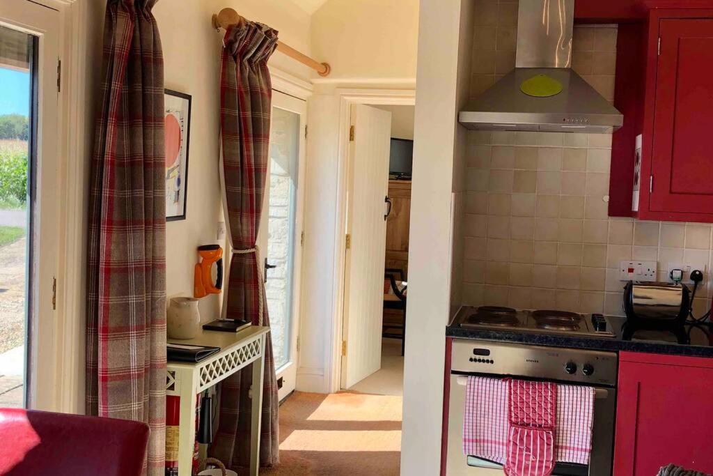 Secluded Romantic Cotswolds Barn - Sleeps 2 To 4 - Near Cirencester - Dog Friendly Kemble Exterior foto