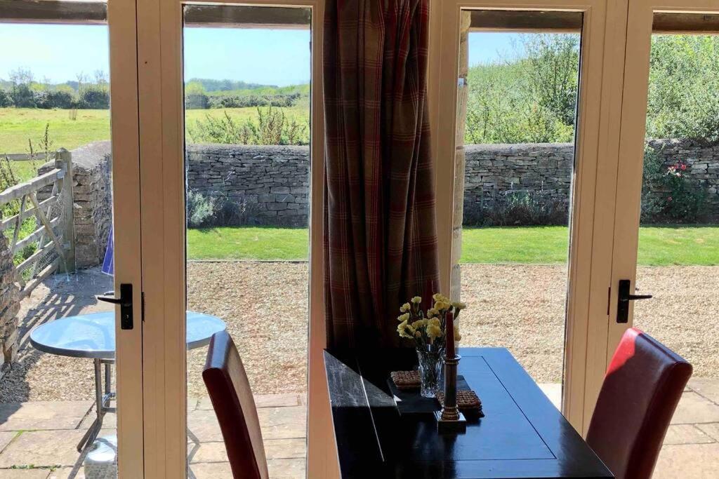 Secluded Romantic Cotswolds Barn - Sleeps 2 To 4 - Near Cirencester - Dog Friendly Kemble Exterior foto