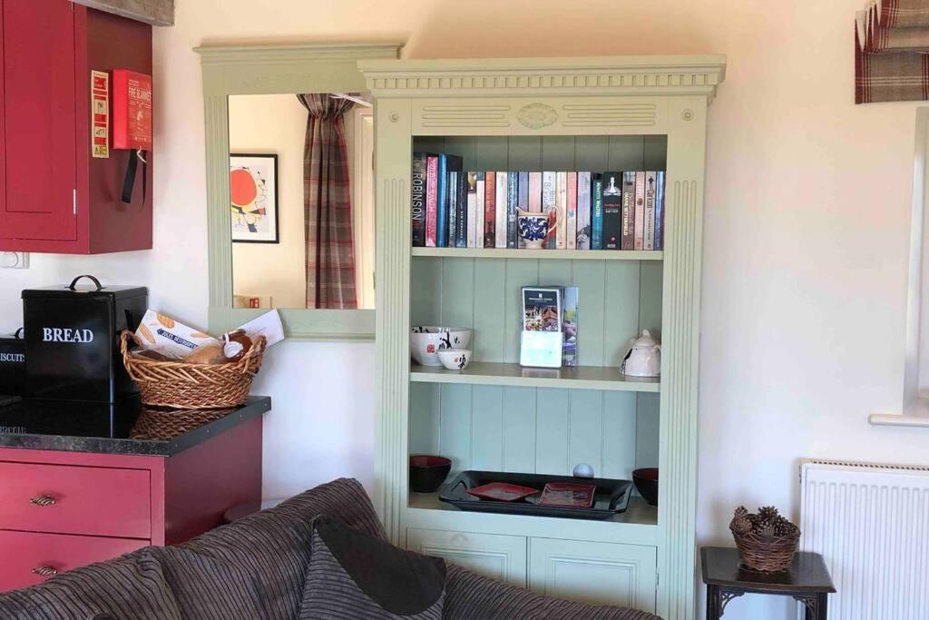 Secluded Romantic Cotswolds Barn - Sleeps 2 To 4 - Near Cirencester - Dog Friendly Kemble Exterior foto